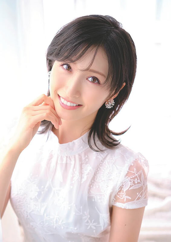 2026/10/31発売予定! 横山ルリカ 2027年 壁掛けカレンダー 令和9年 27CL-228