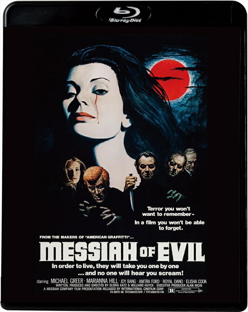 商品説明 凝った構図と色彩が実にアート！ 終始不穏なムード満載の先駆的ゾンビ映画の傑作！！ 「ホラー秘宝まつり2024」で劇場初公開となった“3大変態映画”大集合＆国内初Blu-ray化 【INTRODUCTION／STORY】 アルレッティの父親は、ポイント・ドゥームと呼ばれる海沿いの小さな町で絵を描いていた。彼は娘に定期的に手紙を送っていたが、その内容が徐々に奇妙になり、やがて来なくなった。 心配した彼女は父を捜しに行くが、町の様子が何かおかしい。アルレッティは父の残した日記を発見、そこにはこの町を侵しつつある奇怪な事態が記されていた…。 全編不気味なテイストのミステリアス・ホラー。 ゾンビ映画の先駆的作品で、目から赤い血を流し走る人間に近いゾンビが登場。 人肉スプラッター描写はまだなく、アート色の強い実験的スリラーのような斬新な作りになっている。 本作の監督・脚本のウィラード・ハイクとグロリア・カッツの夫婦コンビはジョージ・ルーカスに認められ、 『インディ・ジョーンズ／魔宮の伝説』(84)の脚本を経て、『ハワード・ザ・ダック／暗黒魔王の陰謀』(86)の監督・脚本に抜擢されたが、その興行的失敗により、以後監督作品を世に出すことはなかった。 【CAST】 マイケル・グリア　 マリアンナ・ヒル ジョイ・バン アニトラ・フォード ローヤル・ダーノ エリシャ・クック・Jr. ウォルター・ヒル 【STAFF】 監督・脚本：ウィラード・ハイク 製作・脚本：グロリア・カッツ 撮影：スティーヴン・カッツ 美術：ジャック・フィスク、ジョアン・モシン 編集：スコット・コンラッド 音楽：フィラン・ビショップ (C)MCMLXXIII by A V/M Production. All Rights Reserved. 商品仕様 原題：Messiah of Evil 製作年：1973年 製作国：アメリカ 収録時間：本編90分 仕様：カラー　1080p Hi-Def(スコープ)　1層 音声：?英語　（DTS-HD Master Audio/モノラル） 字幕：?日本語 ※商品仕様など変更となる場合がございます。予めご了承下さい。 形式 Blu-ray 品番 KIXF1934 JAN 4988003891541 発売日 2025.03.19 発売元 ※仕様・収録内容は告知なく変更になる場合がございます。 登録日 2025.01.27＜ 注 意 事 項 ＞ ◆おまけカレンダーに関する問合せ、クレーム等は一切受付けておりません。 絵柄はランダムとなります。絵柄の指定は出来かねます。 予めご了承ください。