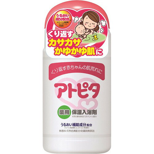 ※パッケージデザイン等は予告なく変更されることがあります。商品説明「アトピタ 薬用保湿入浴剤 500g」は、産まれたてのしっとりお肌に着目し、お肌をしっとり保湿するうるおい補給成分(ラノリン脂肪酸コレステリル)を配合した、ベビー用薬用入浴剤です。天然成分(ヨモギエキス)を配合しているので、入浴しながらしっしんや荒れ性・あせもなどのトラブルを鎮め、やさしく効果を発揮します。お肌をなめらかにする炭酸水素Naが赤ちゃんのお肌を清浄し、皮膚をなめらかにします。無香料・天然色素使用・防腐剤無添加・アレルギーテスト済み(全ての方にアレルギーが起こらないというわけではありません)。医薬部外品。 使用方法●ご家庭のお風呂のお湯(約200L)に約25g(外キャップの内側の中央線が目安)を入れ、よくかきまぜてから入浴してください。●お湯の量に合わせて適宜増減してください。●ぬるめのお湯で長めに入浴し、入浴後は洗い流さないほうがより効果的です。●外キャップはすすいで粉の付着を落とし、水気を切ってから閉めてください。使用上の注意●お肌に異常がある場合やお肌にあわないときはご使用をおやめください。●本品は食べられませんので、万一大量に飲み込んだ場合は、水を飲ませるなどの処置を行い医師に相談して下さい。●乳幼児の手に届かないところに保管してください。●キャップ(外側・内側)をきちんと閉めて高温・多湿の所には保管しないでください。●外キャップの内側に粉が付着したままだと開けにくくなることがあります。●本品には浴槽・風呂釜をいためるイオウは入っていません。●自動計量充填なので、空間があっても内容量は表示の通りです。●残り湯は洗濯に使えますが、すすぎや柔軟仕上げをするときは、水道水を使ってください。成分●有効成分炭酸水素Na、グリチルリチン酸2K、ヨモギエキス●その他の成分 硫酸 Mg、流動パラフィン、シア脂、ステアロイルグルタミン酸 Na、無水ケイ酸、オレンジ油、リボフラビン、POEラウリルエーテル、シャクヤクエキス、銅クロロフィリンNa、ラノリン脂肪酸コレステリル、オウゴンエキス、ジオウエキス、オウバクエキス、エタノール、BG 原産国日本効能・効果しっしん、荒れ性、あせも、あかぎれお問い合わせ先丹平製薬株式会社大阪府茨木市宿久庄2丁目7番6号お客様相談室 フリーダイヤル 0120-500-461(9：00-17：00まで、土・日・祝日を除く)ブランド：アトピタ発売元：丹平製薬 内容量：500gJANコード：　4987133013816[アトピタ]ベビー＆キッズ[ベビー入浴剤]発売元、製造元、輸入元又は販売元：丹平製薬原産国：日本区分：医薬部外品広告文責：アットライフ株式会社TEL 050-3196-1510※商品パッケージは変更の場合あり。メーカー欠品または完売の際、キャンセルをお願いすることがあります。ご了承ください。