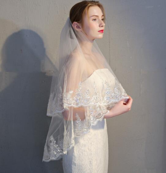 スマイルスマイルの二次会 結婚式 スパンコール縁取り きらきらの刺繍入り チュール＆レース二枚重ね ベール フォマール ミドル丈 ロング丈 150cm｜アングル3