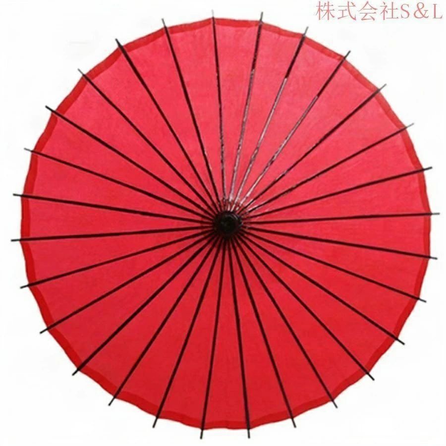 サイズ：直径約80cm 全長：約80cm 重さ：300g素材：和傘の骨組みは竹、芯棒は木、表面の部分は紙です　ひとつずつが異なる表情を持ち、古くからの日本にあった雨の音、季節の香りをお楽しみいただける、絶品の紙傘を仕上げます色：桜吹雪　花柄　満天桜　藤渦など　小雨の日に使用した後は、水切りをした後に、傘を中開き、または全開にし、日陰に干してください。乾いたら傘はゆるめに閉じ、風通しのよいところにお仕舞いください、（大雨、暴風、荒天や降雪の場合は無理です）防水 手作り：雨傘は職人による手作りです。骨組みに紙を貼り、油を塗って仕上げる昔ながらの方法は、高い技術だけでなく、集中力が必要とされる仕事なため、一日に作られる量は限られています適用：日本舞踊や歌舞伎、舞台ステージや祭り用のほか、結婚式、盆踊りや夏祭りの小道具・飾り付け、料亭、ホテルや旅館などのオブジェ、呉服店や和雑貨店の売り場のインテリア、力士の名入れ番傘、料亭の名入れ番傘としてもご利用いただけます メーカー希望小売価格はメーカーカタログに基づいて掲載しています