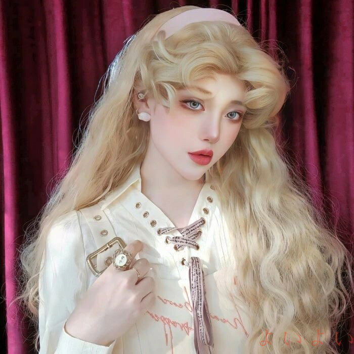 【送料無料】中世の貴族風 巻き毛 ゴールド髪 フルウィッグ かつら 女性 長髪 ロングウィッグ ロングヘア ロリータ lolita 前髪あり 自然 可愛い wig コスプレ 耐熱ウィッグ