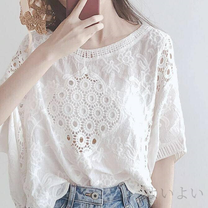 Short Sleeves - 【送料無料】かわいい レース スマト ストレート 透け感 細身 スリム パンチングレース 襟なし ボートネック 半袖 袖あり ブラウス シャツ