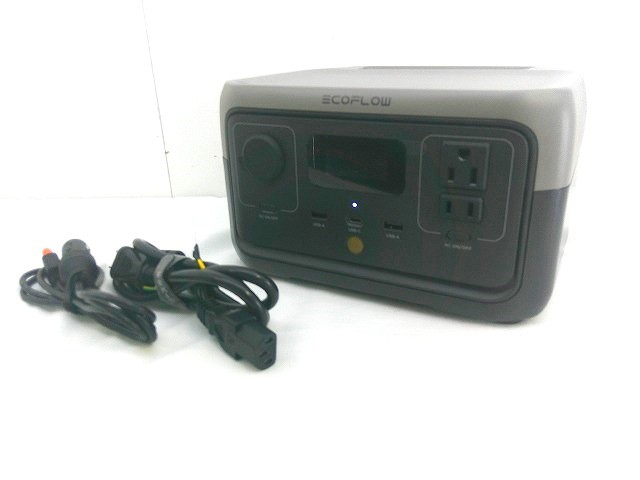 &nbsp; 商品説明 商品名 【中古】EcoFkow エコフロー　ポータブル電源　RIVER2 リバー2　高硬度　9H　ZMR600-JP【9800円以上で沖縄・離島も送料無料】 コメント 使用感ありますが、目だったダメージがない良い状態です。(画像参照） 通電、簡易動作確認済みです。 説明書なし、箱なしです。 ※実店舗にて販売中の商品となりますので、画像にない汚れ等がある場合がございます。 ※カメラのフラッシュ等で色具合いが若干異なる場合がございます。 気になる点はお気軽にお問い合わせください。 仕様&nbsp; 容量 256Wh (20Ah 12.8V ) 重量 約3.5kg サイズ 24.5 x 21.5 x 14.5cm AC 入力 100-120V 50Hz/60Hz, 最大8A DC 入力 11-30V 110W, 最大8A USB-C 入力/出力 5/9/12/15/20V 3A,最大 60W DC 出力 12.6V 8A, 最大100W USB-A 出力 5V 2.4A 各ポート最大12W AC 出力 純正弦波、合計300W(サージ600W) 100V~ 50Hz/60Hz　X-Boost 450W 詳しい仕様はメーカーHP等をご参照下さい。 状態 ランク 目立ったダメージ無く良い状態です。&nbsp; 注意&nbsp;事項&nbsp; ※当店で扱う商品は基本的に中古品となります。中古品にご理解のある方のみご購入頂きますようお願い致します。 ※中古品の為、返品有効期間以外の保証はございません。 ※原則商品到着後、7日以内にご連絡の上、10日以内のご返送をお願いいたします。期間を過ぎますと理由の如何にかかわらず返品・返金対応致しかねます。 当店ではお客様と気持ちの良いお取引を心がけております。 その為以下の注意事項をご確認の上ご購入くださいますようお願い致します。※運送会社は発送サイズにより佐川急便に変更になる場合もございますのでご了承下さいませ。 当店ではお客様と気持ちの良いお取引を心がけております。 その為、注意事項をご確認の上ご購入くださいますようお願い致します。