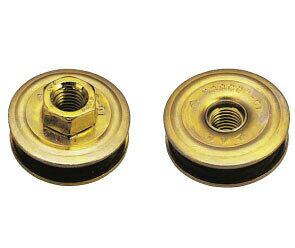 用途 木痩せから生じるボルトの弛みを解消するナット付座金です。 特徴 木痩せしてもナット弛みが起きない画期的な座金です。 免震ゴムメーカーが作った弾性ゴムを使用していますので、長期間のご使用にも十分効果を持続します。 過剰な締付けにもゴムワッシャーが破損することがないように、ゴムワッシャーが50%(5.5mm)収縮すると上側と下側の座金が接触する「セーフティーガード」を設けています。 材質 JIS G3131 SPHC 2.3t:弾性ゴム 表面処理 JIS-H8625 Ep-Fe/Zn8/CM2