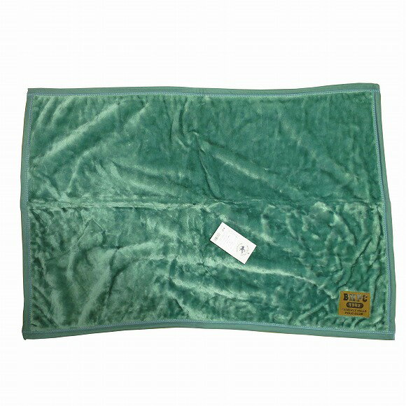 ◎BEVERLY HILLS POLO CLUB のひざ掛け毛布（ブランケット）です。 素材はポリエステル100％。一重なので軽くてしなやか ◎シングル毛布の1/4サイズなので嵩張りません。 使いみちイロイロでとっても重宝します。 --------------------------------------- 【サイズ】 100cm×70cm 【品質】 ポリエステル100％ --------------------------------------- 在庫は実店舗と共有しております。ご注文のタイミングによっては在庫切れになる場合があります。 ★在庫は実店舗と共有しております。 ご注文のタイミングによっては在庫切れになる場合があります。 ご了承下さいませ。★商品画像は、PCの環境等により実際の商品と多少色合い等が 異なる場合があります。