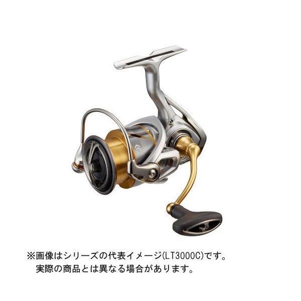 ●DAIWA(ダイワ)●商品名：FREAMS(フリームス)●商品情報新素材ZAION Vの採用により、軽さと剛性に磨きを掛けたNEW FREAMSZAION V製ボディとZAION V製エアローターを搭載する事により、更なる軽量化と剛性UPを両立する事を可能にした次世代FREAMSの誕生。品名：LT3000-XHギア比：6.2巻取り長さ（cm/ハンドル1回転）：93自重（g）：225最大ドラグ力（kg）：10ハンドル長さ（mm）：60ノブ（S互換）：HG-Tベアリング（ボール/ローラー）：5/1標準巻糸量ナイロン（lb-m）：8-150,10-120,12-100PE（号-m）：1.0-200,JANコード：3 041532 ※モニターの発色によって実物と異なって見える可能性があります。