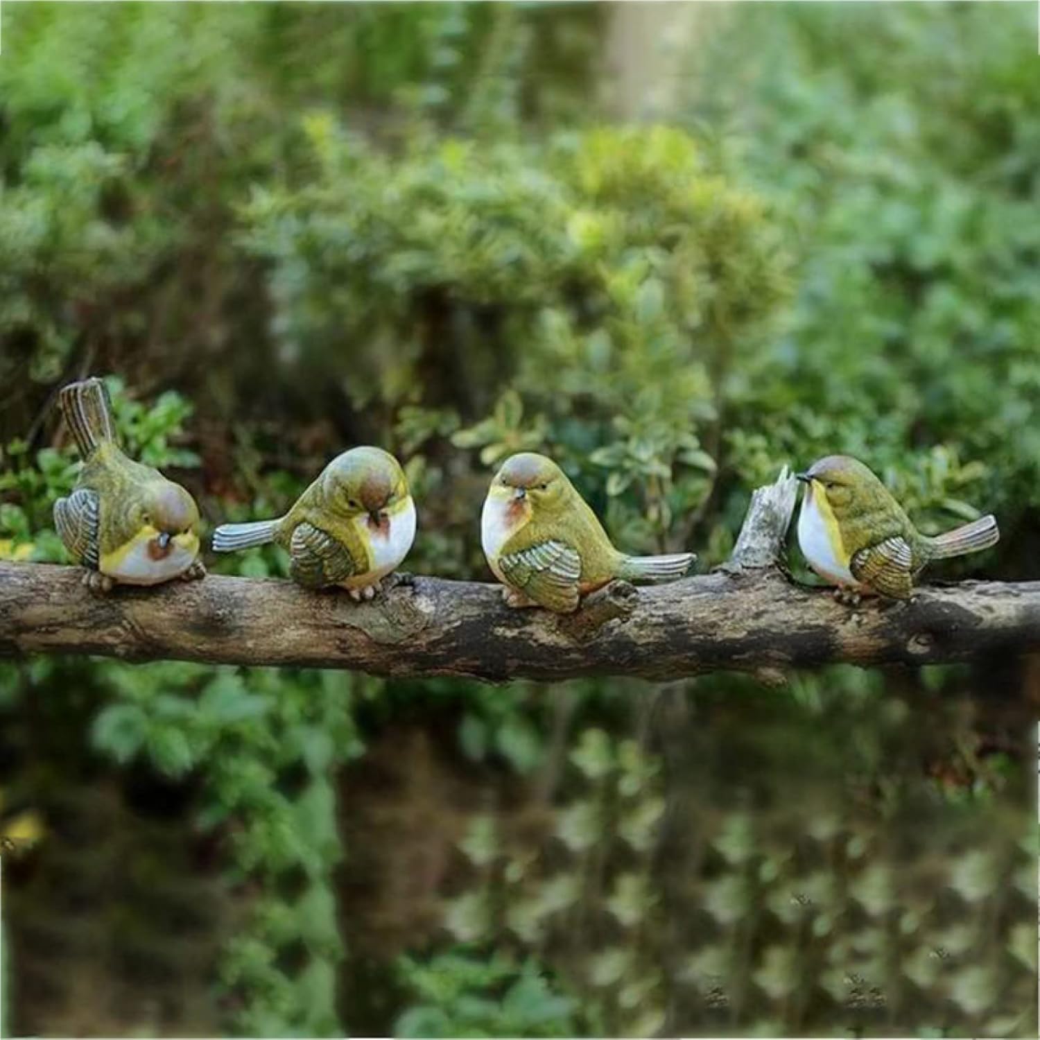 　　　 ◆◇◆売れている秘密◆◇◆ 【サイズ?セット内容】サイズについては写真を参照してください。■材質：樹脂。サイズ表記は、商品実物の実寸となります。 すべて手作業にて採寸を行っておりますので、若干の誤差が生じる場合があります。 お届け日は約9-13日ですが、天候や新型コロナウイルスなどの影響で遅くなる場合もございます。突然の状況があれば、メールで連絡させていただきます。 【小鳥の置物】柔らかな色合いがかわいい小鳥 細部まで丁寧に表現されていて、置くだけで 庭が優しい雰囲気に大変身するでしょう~かわいい鳥、あなたの家のための素晴らしい装飾、カラフルなライフシーンを作成します。鮮やかな鳥の形と明るい色、絶妙な技量。 【本物そっくり鳥のお置物】思わず本物と見間違えるリアルな造型。毛並み等の再現度が高く、今にも動き出しそうなリアルな造形です。思わず本物と見間違えてしまいそうです。こちらのオブジェは思わず撫でてしまいそうなくらいリアルな造形をしているため、スズメを飼っている気分を味わえます。オブジェだけでなく、撮影会の小-物としても大活躍しそうです。 【品質材料について】高-品質の樹脂と環境に優しい塗料でできており、絶妙で耐摩耗性があり、耐候性があります。滑らかなラインとエレガントな外観を備えた環境に優しい合成樹脂。 【素晴らしい贈り物】このかわいい猫の置物はあなたが与えることができる最高の贈り物です。 とても素晴らしい＆美しい何か。 結婚式、クリスマス、誕生日、新築祝い、新しいカップルなどのためのかわいい贈り物。 　　　◆◇◆注意事項◆◇◆ご覧のモニターの環境、撮影環境により実物と色味が異なって見える場合がございます。湿った状態で他のものと擦り合わせると色が移る恐れがあります。濃色品の洗濯時は、白色、淡色と分けて洗ってください。説明 【商品名】 ：鳥の置物 【素材】：樹脂製 【サイズ?セット内容】 ※サイズについては写真を参照してください ※サイズ表記は、商品実物の実寸となります。すべて手作業にて採寸を行っておりますので、若干の誤差が生じる場合があります。予めご了承下さいませ。 ●●●●●●●●●●●●●●●●●●●●●●●オススメポイント●●●●●●●●●●●●●●●●●●●●●●●●●●● 【品質いい材料を採用】 高-品質の樹脂と環境に優しい塗料でできており、絶妙で耐摩耗性があり、耐候性があります。滑らかなラインとエレガントな外観を備えた環境に優しい合成樹脂。 【雰囲気アップ】 見えるところに飾れば、その愛くるしい姿に癒される。とにかく本物そっくりに仕上がるのが魅力で、飾っても、大切な人へのプレゼントにオススメです！ 【広い用途】 屋外屋内問わず飾ることができます。ガーデン用だけでなく室内で塀の上?事務室?卓上?部屋?マイクロ景観や階段などにオブジェとして使っていただくのも素敵です。 【ご注意】 ■商品写真はできる限り実物の色に近づけるよう加工しておりますが、お客様が使用するパソコンのモニター設定や部屋の照明により多少、色の変化が感じられる場合がございます。 ■ キーワード： オーナメント ガーデンオーナメント オブジェ カエル 置物 庭オブジェ ガーデンオブジェ ガーデニング雑貨 インテリア雑貨 置き物 アニマルオブジェ インテリア小-物 樹脂オブジェ おもちゃ DIYキット おきもの 座る置物 おもしろグッズ ウサギのオブジェ アウトドア プレゼント お庭 心癒し かわいい キュート 雑貨 ガーデン雑貨 北欧雑貨 動物 モデル かわいいプレゼント DIY 癒しグッズ 多肉寄せ植えオブジェ