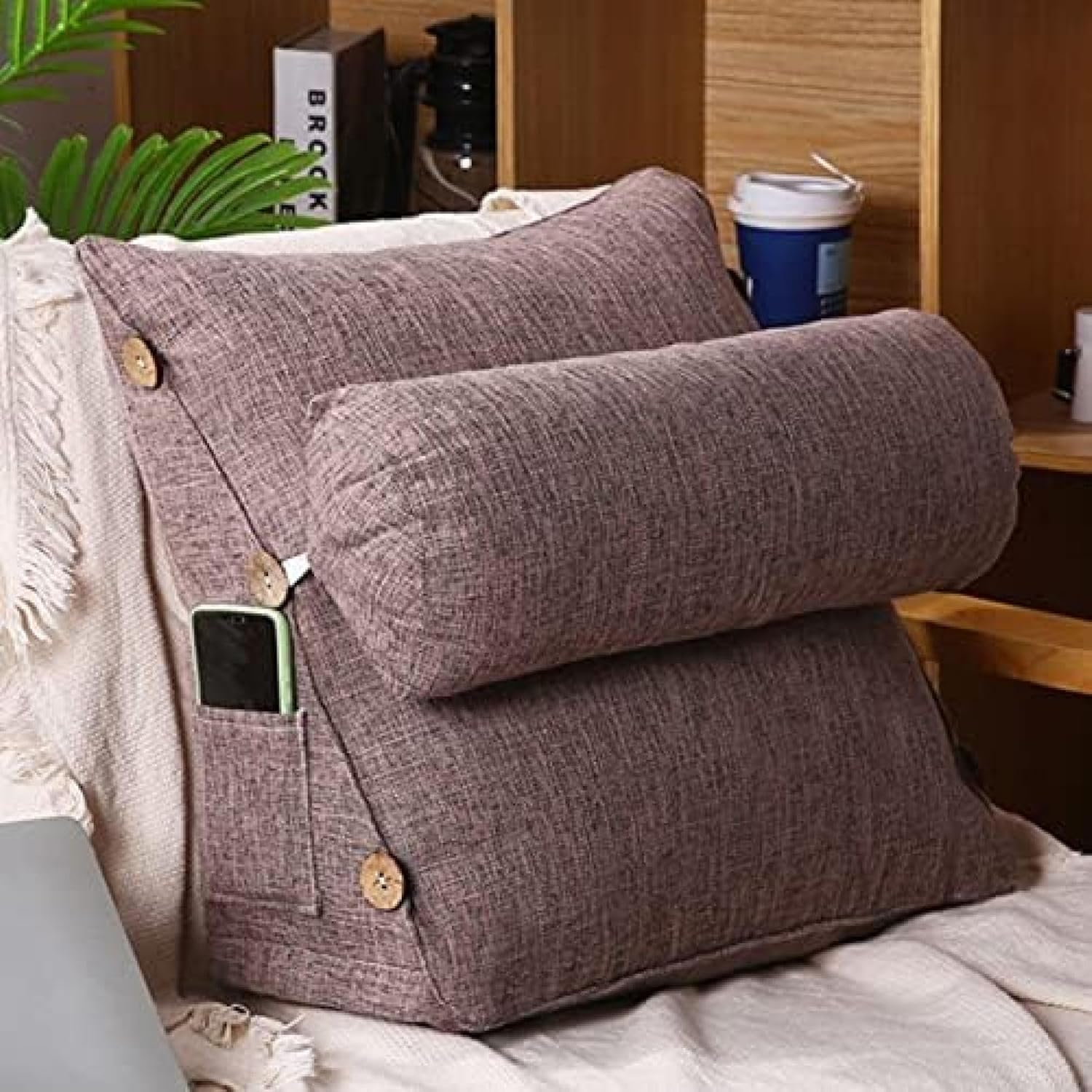 　　　 ◆◇◆売れている秘密◆◇◆ 【抜群のサイズと快適なリラックス】大きいけれど軽いこの枕は、座ったり休んだりするのに最適です。通気性に優れ、柔らかく耐久性があります。 【カバーは高品質】厳選素材で作られたカバーは、背中や首のサポートに最適。読書中も快適です。 【便利なポケット付き】両面に収納袋があり、携帯電話やリモコンを置くことができます。ジッパーも簡単に取り外しできるため、クリーニングもラクラク。 【多目的な使い方】ベッドやソファでの背もたれサポート、ネックや腰椎のサポート、さらに脚のサポートまで。快適で人間工学的な設計で、健康状態をサポートします。 【贈り物に最適なアイテム】子供の日やクリスマス、誕生日や記念日など、様々な特別な日にぴったり。男性も女性も、様々な年齢層の方々に喜んでいただけるアイテムです。 　　　◆◇◆注意事項◆◇◆ご覧のモニターの環境、撮影環境により実物と色味が異なって見える場合がございます。湿った状態で他のものと擦り合わせると色が移る恐れがあります。濃色品の洗濯時は、白色、淡色と分けて洗ってください。説明 -