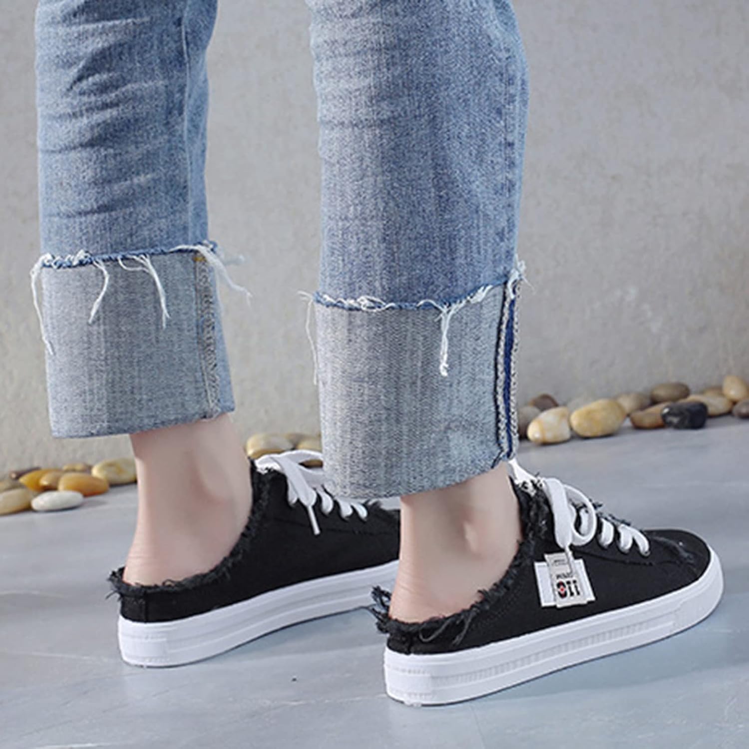 【20%OFFクーポン〜】スニーカー かかとなし レディース サンダル スリッポン シューズ キャンバス 軽量 通気 フラットシューズ 歩きやすい 疲れにくい レースアップ 紐 ぺたんこ 走れる 滑り止め 履きやすい 脱げない