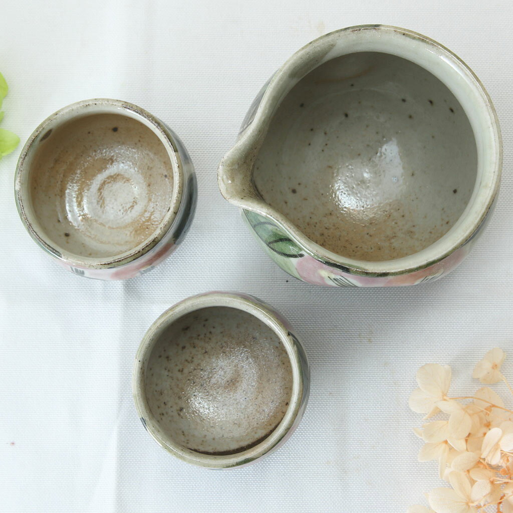 【益子焼】 酒器 酒器セット 片口 優しい風合いの椿模様 炭化焼 丸くふっくら形の...