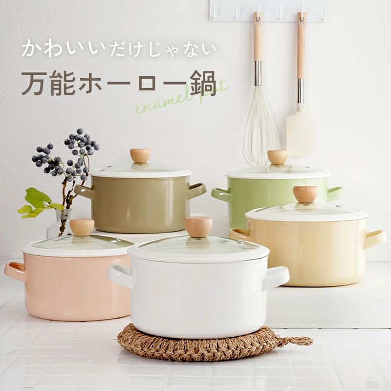 ▼▽ おすすめ人気商品 ▽▼ 商品紹介 ＼ 一台多数で料理の幅が広がる！ホーロー製の両手鍋 ／ 毎日使う両手鍋は、安心で長く使えるものを選びたい。 そんな願いに応えてくれるのが、ホーロー両手鍋です。 豊富なカラーバリエーションからお気に入りを選べるので、 キッチンの雰囲気やインテリアにもぴったり...♪ 熱伝導や保温性に優れ、スープや煮込み料理、カレーなど幅広いメニューに活躍します。 ◆特徴 ・選べる6色のカラーで、キッチンに合わせて楽しめる ・透明なガラス蓋付きで中身が見やすく、吹きこぼれ防止にも◎ ・熱伝導・保温性に優れたホーロー素材で、料理がムラなく美味しく仕上がる ・ガラス質の表面で汚れやニオイがつきにくく、お手入れも簡単 ・IH・ガス対応で、さまざまなキッチン環境で活躍 サイズ ・長さ：15cm（蓋まで） ・深さ：10cm ・横幅：24cm ・重さ：1.014g カラー ・朝霞《あさがすみ》：ホワイト ・茅色《かやいろ》：グレージュ ・白茶《しらちゃ》：エクリュ ・東雲《しののめ》：ピンクベージュ ・白緑《びゃくろく》：ミントグリーン ・呂色《ろいろ》：ブラック 材質 ・ホーロー ・ステンレス ・ブナ材 ・ガラス 注意事項 ・使用時の破損や事故等につきましては責任を負いかねます。 ・輸入品の為、輸送の際に生じるキズ・汚れ・箱潰れがある場合がございますが新品です。 ・サイズ・重量は、多少の誤差が生じる場合がございます。 ・あくまで画像はイメージですので、商品改良の為パッケージや一部仕様が少し変更になる場合もございます。 ・お使いのブラウザや設定により、画像と実際の商品との若干の色の違いが生じる場合がございます。 ・会社概要・お買い物ガイドに他にも詳しく記載しておりますので事前に確認していただくことをお勧め致します。 生産国 中国製 関連キーワード 1人鍋 ひとり鍋 両手鍋 器 冷蔵 ホーロー ホーロー容器 保存容器 食品保存容器 作り置き ガス IH IH対応 耐熱容器 深型 直火 食洗機 耐熱 蓋付 キャニスター キッチン キッチングッズ 便利 プレゼント キッチン便利グッズ 台所用品 調理器具 1人暮らし ひとり暮らし 2人 二人暮らし おすすめ お得 ギフト 黒 白 夏 春 秋 冬 人気 定番 大人気 誕生日プレゼント 女性 女友達 妻 夫 兄 姉 弟 妹 母 父 祖母 祖父 お誕生日 プレゼント 母の日 おしゃれ かわいい 贈り物 男性 クリスマス バレンタイン ホワイトデー お礼 父の日おしゃれ 男性 女性 寸胴なべ 寸胴鍋 二人分 2人分 三人分 3人分 2～3人 カレー シチュー 煮もの カレー鍋