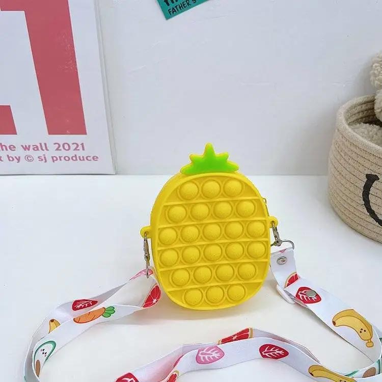 可愛い 子供用 ストレス解消 ショルダーバッグ スクイーズ玩具 肩掛け カラフル 可愛い 小物入れ バブル感覚 プッシュポップ シリコン 軽量 通園 通学 プレゼント 小銭入れ yorozuyahonntenn-10017635 ヨロズヤホンテン サンプル画像3