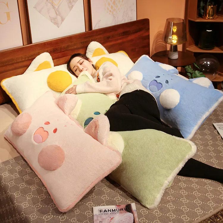 背もたれクッション 背中クッション ベットの上 可愛い 猫 ネコ 背あて ふわふわ もこもこ ベッドクッション ソファークッション 腰クッション 読書枕 足枕 腰枕 テレビ枕 おしゃれ かわいい 添寝枕 抱き枕 柔らかい 動物 ぬいぐるみ 癒し
