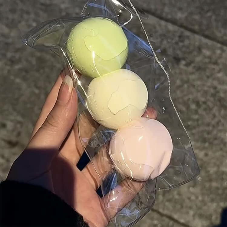 三連だんご スクイーズ 水感癒し系 スクイーズケーキおもちゃ もちもち スクイーズ 水感スクイーズ 大福 肉球 低反発 伸縮性スティッキーボール クイーズ玩具 スクイーズおもちゃ ストレス解消＆パーティー記念品に最適 子供も大人も大好き yorozuyahonntenn-10024452 ヨロズヤホンテン サンプル画像2