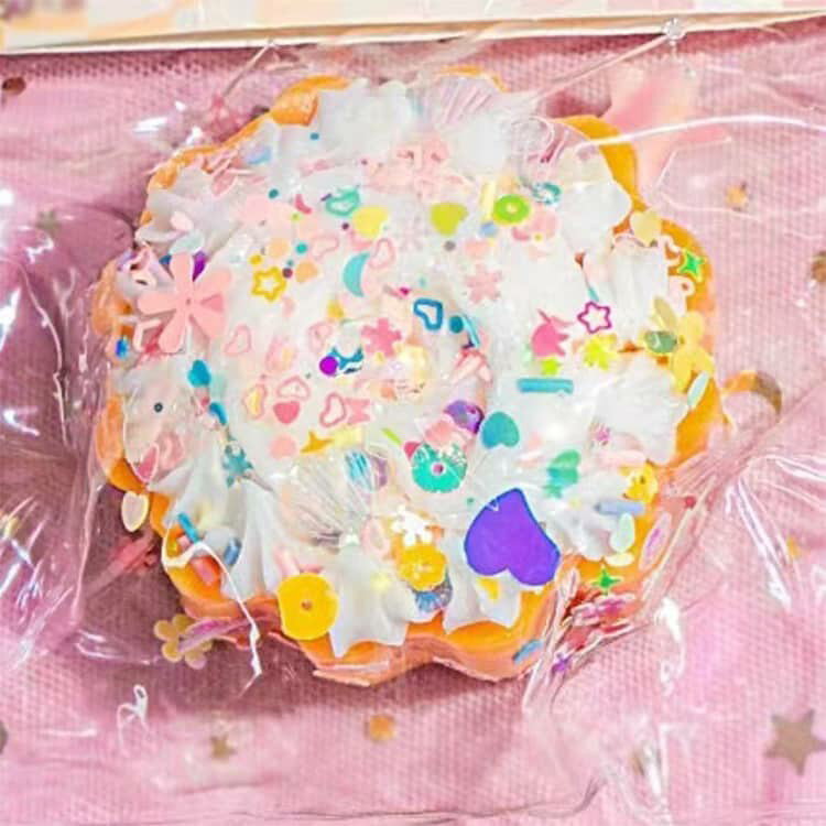 スクイーズ おもちゃ ケーキ ドーナツ 感触 お握り おにぎり ストレス解消 もちもち おしゃれ 子供 こども オシャレ 減圧 食品サンプル 握って遊ぶ 握る 触感 可愛い 減圧 お菓子 デザート そっくり 癒し 指の運動 人 yorozuyahonntenn-10024069 ヨロズヤホンテン サンプル画像3
