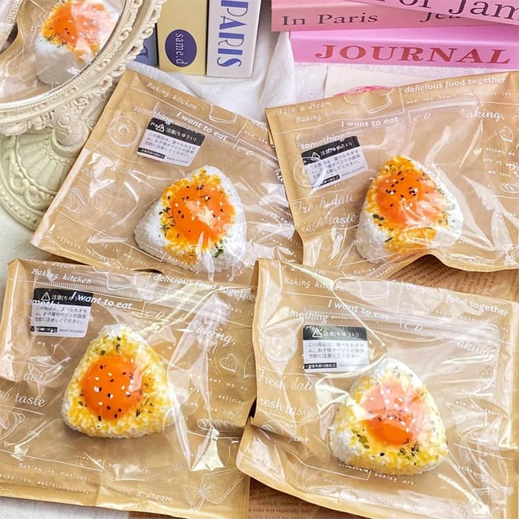 スクイーズ おもちゃ おにぎり 可愛い ぷにぷにおもちゃ スクイーズ 玩具 食べ物 握ぷにぷにおもちゃ ストレス解消グッズ 癒しグッズ 暇つぶし 低反発 柔らかい 面白い 食品サンプル 食物おもちゃ お祭り クリスマス 誕生日プレゼント yorozuyahonntenn-10024077 ヨロズヤホンテン サンプル画像2