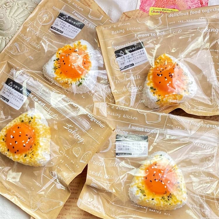 スクイーズ おもちゃ おにぎり 可愛い ぷにぷにおもちゃ スクイーズ 玩具 食べ物 握ぷにぷにおもちゃ ストレス解消グッズ 癒しグッズ 暇つぶし 低反発 柔らかい 面白い 食品サンプル 食物おもちゃ お祭り クリスマス 誕生日プレゼント yorozuyahonntenn-10024077 ヨロズヤホンテン サンプル画像3