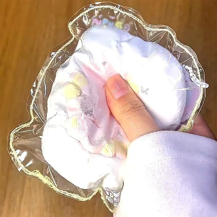 スクイーズ さくらおにぎり ぷにぷに スクイーズ 低反発 大福 桜 ふわふわ おもちゃ 肉球 感触 プッシュ 食品サンプル 握って遊ぶ お菓子 お握り おにぎり ストレス解消 子供 こども オシャレ 減圧 デザート そっくり 癒し 指の運動 yorozuyahonntenn-10024091 ヨロズヤホンテン サンプル画像2
