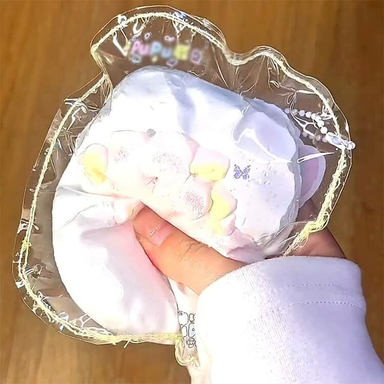 スクイーズ さくらおにぎり ぷにぷに スクイーズ 低反発 大福 桜 ふわふわ おもちゃ 肉球 感触 プッシュ 食品サンプル 握って遊ぶ お菓子 お握り おにぎり ストレス解消 子供 こども オシャレ 減圧 デザート そっくり 癒し 指の運動 yorozuyahonntenn-10024091 ヨロズヤホンテン サンプル画像3