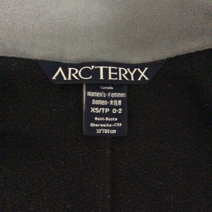 【中古】【レディース】ARC'TERYX アークテリクス ソフトシェル ジャケット ナイロンジャケット　ブラック　XSサイズ