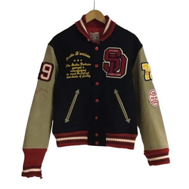 商品説明性別【メンズ】サイズ サイズ:L計測サイズ(約):着丈67cm/肩幅約52cm/身幅57cm/袖丈約60cm状態 全体的に着用による擦れ、毛玉、汚れ、シワなどダメージあり。中古品としての味のある状態となりますので、こちらも込みで気に入っていただけますと幸でございます。【併売】の表記がある商品につきまして、店頭にて展示販売を行っている為、記載に無い細かなキズ、汚れが見受けられる場合がございます。ご了承くださいませ。 店頭にて先に売り切れた場合は何卒ご容赦くださいませ。写真にてご確認をお願いいたします。素材画像をご確認ください。 注意お使いのモニターの発色具合によって、実際のものと色が異なる場合がございます。