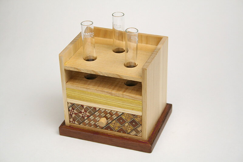 サイズ（外寸）：125x115x99 mm 材質：木材 【備考】天然の素材を用いた手作り品のため、色・柄・大きさはホームページ上の写真や表記と異なる場合がございます。