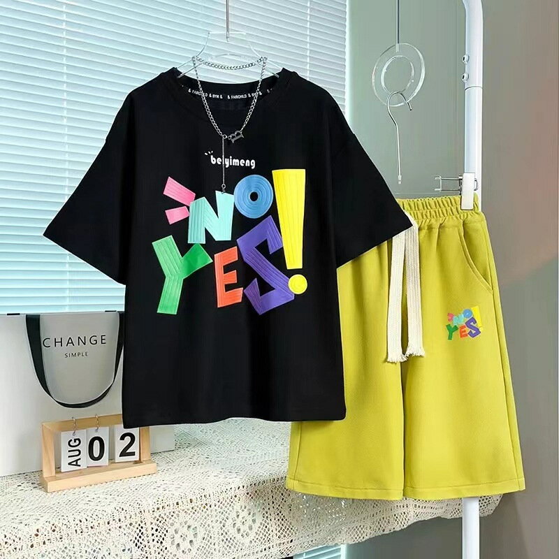 半袖 T シャツ男性用 2024 新しい夏の純綿アメリカのトレンディなブランド緩い半袖服香港スタイルの男の子の T シャツ