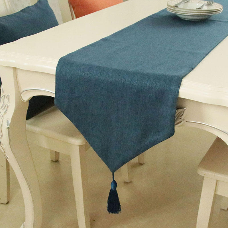 メイン素材：リネン、綿麻製サイズ：32*120-240cm テーブルクロスは、テーブルを汚れや傷から守り、テーブルを長持ちさせるのに最適です。 は、普段使いだけでなく、特別な日にも活躍します。 クラシックなテーブルクロスで、食卓を美しく彩ってください。テーブルランナーはしわになりにくく、裏地精密加工で密度が高く、形を保ちやすく、プレミアム感があり、プレーンと花色が互いに入れ替えられ、優雅で自然な印象をレストランにもたらします。このテーブルフラッグは湿気を吸い取る特性があります。簡単に汚れを拭き取るか素早く洗って清潔に保てます。ダイニングテーブルやセンターテーブルはもちろんのこと、サイドボードや下駄箱の上など幅広く活躍する、人気アイテムです。 様々な用途にお使いいただけるので、ご進物、プレゼントにも最適です。日頃のお手入れはふきんで水拭きしてください。シワや臭いが気になる時は日陰干しをしてください。テーブルクロスの上に直接熱いものを置かないでください。サイズ：32*120-240cm お洒落な見た目だけでなく、お手入れも簡単な優れモノですシンプルなデザインながらも上品な光沢とラメが華やかな雰囲気を演出し、普段使いはもちろん、ホームパーティなど来客時のテーブルコーディネートにもぴったり敷くだけで食卓をエレガントに格上げしてくれるスマートなテーブルウェアです。 クラシックのテーブルランナーをインテリアの一つとして、華やかで明るいお部屋を彩ります。色が豊かな花模様、落ち着いたベースのコントラストの優しい色合い、派手になり過ぎず、上品でナチュラルな印象。エレガントな花柄、和室と洋室をいとわず、お食事、食卓、ティーテーブル、部屋の色合いに見事に調和します。家にエレガンな雰囲気を与えます。 食器やコップがすべりにくく、音も静かです。気分転換してお部屋をもっと楽しく快適にします。部屋のいい雰囲気は、仕事と勉強が終わった後の心身の疲れをいやし、活力を取り戻すことができます。 商品写真はできる限り実物の色に近づけるよう加工しておりますが、お客様のお使いのモニター設定、お部屋の照明等により実際の商品と色味が異なる場合がございます。受け取った製品に何か問題があったら、いつでも連絡してください、はあなたの問題を解決するために最善を尽くします。実際のものに近づけるようにしておりますが、ご了承下さい。テーブルランナー クリスマス レッド 北欧 テーブルセンター おしゃれ パーティー 33cm×180cmテーブルランナー 金色 35*180cm ブルカバー ローテーブルシンプル プレミアム感 上品 テーブルクロス 可愛い ホーム デコレーション エレガント インテリア 洗える れ テーブル小物 北欧 (31 x 160cm, グレー) テーブルランナー バレンタイン おしゃれ 長方形 長め 北欧 レース ダイニングテーブル テーブルランナー 北欧 おしゃれ 長方形 テーブルクロス レストラン用 滑り止め ホーム 食卓飾り 特別な雰囲気を演出する テーブル 30×180(ライトブラウン)テーブルランナー ポリエステル 北欧風 優雅 簡約 おしゃれ モダン インテリア テーブル飾り ゴールド シャ クロス 清潔しやすい お家用 レストラン ホテル用品 撮影道具 新築お祝い プレゼント(33x160cm)食卓飾り 亜麻 布 クロス 無地 おしゃ ンペン色 煌き 家庭用 レストラン用 ランチョンマット テーブルランナー おしゃれ 北欧 レースボーダー 布 テーブルらんなー テーブ カラーで手編みされたテーブルランナー、テーブルセンター、テーブルマットは、どこでもどこでも使用できます 綿の麻 フリンジ テーブルカバー 華やか PVC 防水 防汚 食卓飾り 北欧 食卓 マット 断熱 滑り止め 透かし彫り ゴールド テーブル 飾り おしゃれ ビ ルクロス (アイボリー 30*140cm) 撥水テーブルランナー 付き 無地北欧 テーブルクロス モダン おしゃれ 35*180CM, 35*240CM ルセンタークロス 洗い　食卓飾り 180 x 31cm 幾何-グレー テーブルランナー クリスマス テーブルカバー 食卓飾り クリスマス飾り ニール テーブルクロス 35*180cm クリスマス 結婚式 テーブル装飾 北欧 テーブルランナー (綿麻製/木柄) 付き おしゃれ テーブ ランナー 耐熱 透明 厚手 テーブルマット テーブルカバー 結婚式 宴会 装飾 (24×160cm)テーブル テーブルクロス おしゃれ 北欧 PVC 抽象 花柄 北欧風プレースマット レストラン用 滑り止め 断熱 食卓飾り お食事マット ランチョン マット センター ロング 長方形 結婚式 172*34cm 防汚 テーブルデコレーション幾何柄 テーブルランナー 北欧 モダン 無地 和 食卓カバー クリスマス おしゃれ お正月 テー 食卓カバー 食卓ランナー 耐熱 防汚 滑り止め 丸洗い テーブルマット テーブル ランナー センタークロス 和風柄 テーブル