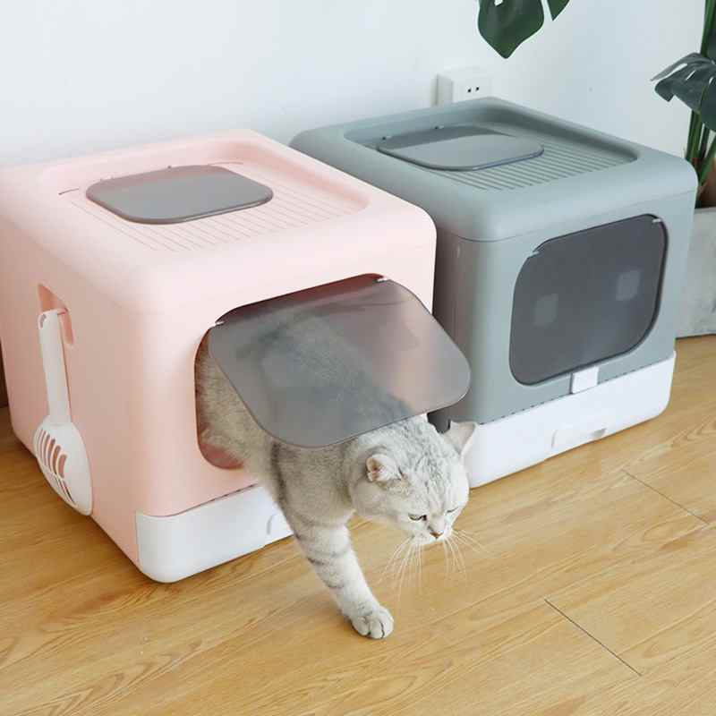 表地素材：プラスチック内部素材：プラスチックサイズ：40*44*39cm、適応体重:約7.5kg以下。大型猫でも多猫でもゆったり使用できる大サイズの猫トイレです。大きめのサイズで、ネコちゃんにゆったり落ち着いた時間を与えられます。猫用トイレは折りたたみ式のデザインを採用しており、簡単に取り付けることができます。使用しない場合、折り畳みことができます。家の中のどこでもスペースをとらずに置くことができます。猫トイレは引き出し式のデザインで、掃除するとき、引き出しを引き出して、スコップで簡単にきれいに掃除できます。猫砂を深く敷けるので、汚れた部分だけの処理で済み、お掃除の手間が省けます。猫ちゃんは潜ったり登ったりが大好き。横だけでなく、上の穴からも出られる構造なので、遊び感覚で楽しみながらトイレを使ってくれます。インテリアに馴染むカラーで 猫と過ごすおしゃれ空間を演出。臭いが広がりにくい扉付きフルカバーを採用。上から出ることで、猫は砂落とし穴付きの屋根に乗り、砂が猫の足の裏に付着してトイレの外に持ち出すのを防止できます。部屋の清潔を保てます。 愛しい子ねこに思いやり設計。インテリアに馴染むカラーで、猫と過ごすおしゃれ空間を演出。 シンプルなデザインで置き場所も選ばず愛猫も出入りしやすく使い勝手がとても良さそうです。周りが囲まれているので、落ち着いて排泄できます。 ニオわない、キレイ続く猫用のシステムトイレ 。普段は専用スコップを使ってウンチはそのまま、おしっこは固まったらすくって取り除けばおしまいです。ウンチをした場合は早く取り除いてください。 シンプルな構造で掃除がしやすい。滑らかな内壁、シンプルな構造、お手入れが簡単な子猫用トイレパンを備えた猫用トイレ。移動が簡単で、再利用可能です。 水でさっと洗えるので掃除が楽になり。いつでも清潔に使用できます。洗った後は、完全に乾かしてからご利用下さい。 暖房器具等のそばに置いたり、熱湯をかけたりしない。人やペットのやけど、火災、製品の変形等の恐れがある。 猫トイレをごみに出すときは、お住まいの地域のルールに従う。 ディスプレイとライトの効果によって、物品の実際の色は画像に表示されている色と少し異なる可能性があります。 手動測定のため、2~5 cmの測定偏差を許容してください。ご理解ありがとうございます！ 猫用ケージ トイレ付き 脱臭 大容量 大きめの粒 システムトイレ用 猫用けーじトイレ付き 猫用トイレ 黒 猫トイレくずれる砂用 猫用トイレ 猫用けーじトイレ付き 大きめ 猫用トイレ 完全密閉 猫トイレ 猫用トイレシート 猫用トイレ本体 猫用トイレマット 猫用トイレ砂 猫用トイレ ドーム 猫用トイレ フルカバー 猫用トイレ カバー 猫用トイレ 猫用トイレ 猫用トイレ本体 掃除簡単 大きい猫用トイレ 猫砂 自動トイレ用 猫用トイレ 完全密閉 猫用トイレ 可愛い 猫用トイレ本体 シンプルタイプ ライトベージュ 成猫用 上から猫トイレシステムタイプ 猫トイレ おしゃれ お出かけ用 猫トイレ ニャンとも清潔トイレ 脱臭 抗菌シート 猫用システムトイレシート システムトイレ用 猫 トイレ 小さめ 成猫用 猫用トイレ 小さめ 猫用トイレ システム 猫用トイレ カバー 猫用トイレ シート 猫用トイレ 普通トイレ兼用 猫用トイレ 砂飛び散らない 組み立てしやすい ステンレス 猫用トイレ スコップ 猫用トイレ 掃除 猫用トイレ 縦型 コンパクト 大きい猫用トイレ