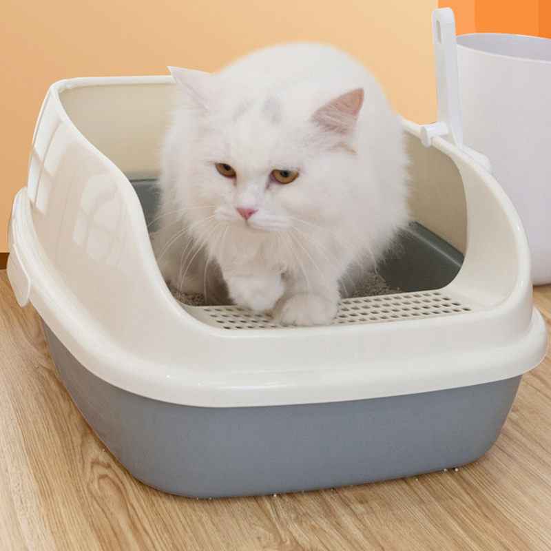 表地素材：プラスチック内部素材：プラスチックサイズ：43*55*23cm。大型の猫ちゃんでも広々と使用できるサイズ。トイレ内での方向転換がしやすく、排泄の失敗も軽減することができます。猫トイレ本体の上蓋は少なくとも1/3の高さを増やしました。猫ちゃんは壁に向かってスプレーする習性があるので、ガードが高いトイレはスプレー対策に効果的です。オープントップのペット用トイレトレイを使用すると、猫の行動を簡単に監視し、空気循環を増やすことができます。通気性、臭いものがすぐ発散できるため。飛び散り防止カバーは外せるので、お手入れも隅々まで出来て清潔に使えるのが嬉しいですね。シャワーなどで丸洗いできるので、いつでも清潔に使用できます。砂落とし機能：前方のカバーには肉球に挟まった砂を落とす穴空きのステップを設けています、砂が猫の足の裏に付着してトイレの外に持ち出すのを防止できます。 愛しい子ねこに思いやり設計。インテリアに馴染むカラーで、猫と過ごすおしゃれ空間を演出。 シンプルなデザインで置き場所も選ばず愛猫も出入りしやすく使い勝手がとても良さそうです。周りが囲まれているので、落ち着いて排泄できます。 ニオわない、キレイ続く猫用のシステムトイレ 。普段は専用スコップを使ってウンチはそのまま、おしっこは固まったらすくって取り除けばおしまいです。ウンチをした場合は早く取り除いてください。 シンプルな構造で掃除がしやすい。滑らかな内壁、シンプルな構造、お手入れが簡単な子猫用トイレパンを備えた猫用トイレ。移動が簡単で、再利用可能です。 水でさっと洗えるので掃除が楽になり。いつでも清潔に使用できます。洗った後は、完全に乾かしてからご利用下さい。 暖房器具等のそばに置いたり、熱湯をかけたりしない。人やペットのやけど、火災、製品の変形等の恐れがある。 本製品は猫トイレ本体のみですので、事前にご了承ください。 ディスプレイとライトの効果によって、物品の実際の色は画像に表示されている色と少し異なる可能性があります。 手動測定のため、2~5 cmの測定偏差を許容してください。ご理解ありがとうございます！ お出かけ用 猫トイレ ニャンとも清潔トイレ 脱臭 抗菌シート 猫用システムトイレシート システムトイレ用 猫 トイレ 小さめ 成猫用 猫用トイレ 小さめ 猫用トイレ システム 猫用トイレ カバー 大きい猫用トイレ 猫砂 自動トイレ用 猫用トイレ 完全密閉 猫用トイレ 可愛い 猫用トイレ本体 シンプルタイプ ライトベージュ 成猫用 上から猫トイレシステムタイプ 猫トイレ おしゃれ 猫 トイレ 自動清掃 猫 トイレ 自動 多頭 猫 トイレ 自動 小型 猫 トイレ 自動 小さい 猫 トイレ 自動洗浄 猫 トイレ 家具 猫 ゴミ箱 自動トイレ 猫 自動トイレ 多頭飼い 塵袋 猫用トイレ シート 猫用トイレ 普通トイレ兼用 猫用トイレ 砂飛び散らない 組み立てしやすい ステンレス 猫用トイレ スコップ 猫用トイレ 掃除 猫用トイレ 縦型 コンパクト 大きい猫用トイレ猫用ケージ トイレ付き 脱臭 大容量 大きめの粒 システムトイレ用 猫用けーじトイレ付き 猫用トイレ 黒 猫トイレくずれる砂用 猫用トイレ 猫用けーじトイレ付き 大きめ 猫用トイレ 完全密閉 猫 トイレ 蓋付き 小型 猫 トイレ 蓋付き 折り畳み 猫 トイレ 持ち運び 猫トイレ スコップ 猫トイレ スコップ ケース付き 猫トイレ スコップ 大粒 猫トイレ砂 システムトイレ 小柄な猫用 本体 上から猫トイレ 子猫 トイレ おしゃれ 清潔 掃除しやすい 足に砂残らない 無害無臭 飛び散らない 掃除簡単 持ち運び便利 収納可能 旅行 お出かけ 防災 避難 猫 トイレ 大型猫用 屋根付き 猫 トイレ 大型猫用 フタ付き 猫 トイレ 大型 システム 猫 トイレ 大型 ドーム 猫 トイレ 大型 引き出し 猫 トイレ 大型 大きい 猫 トイレ 大型 蓋付き 猫 トイレ 大型 フード付き 猫 トイレ マット 飛び散り防止 猫 トイレ マット 消臭 猫 トイレ マット 防水 猫 トイレ マット 御洒落 猫 トイレ マット 使い捨て 猫 トイレ 蓋付き 大型 猫トイレ 猫用トイレシート 猫用トイレ本体 猫用トイレマット 猫用トイレ砂 猫用トイレ ドーム 猫用トイレ フルカバー 猫用トイレ カバー 猫用トイレ 猫用トイレ 猫用トイレ本体 掃除簡単