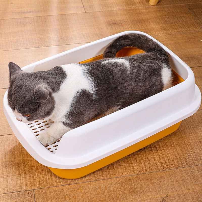 表地素材：プラスチック内部素材：プラスチックサイズ：30*36*17cm 35*52*19cm。猫用トイレはSとMの2つサイズがあります。大きな空間のトイレは猫ちゃんのニーズを満たすことができます。入口高さを低く抑えて猫ちゃんの出入りしやすさに配慮した"猫ちゃん想い設計"。入口は低めに設計していますので、猫が出入りしやすいオープンタイプです。側面が高く、高い壁が猫砂やおしっこの飛び散りを防いでくれます、きれいなスペースと家庭環境を提供します。臭いものがすぐ発散できるため、いつも猫トイレの衛生を保てる。本体はPP素材で出来ていますので、丸洗いが可能です、掃除のしやすさが保証されています日頃のお手入れがしやすいのも嬉しいですね。洗った後は、完全に乾かしてからご利用下さい。トイレを移動する時には、トイレ上部を持つとはずれる場合があるので、トイレ本体を持って運んでください。火気のそばでの使用や保管はしないでください。 愛しい子ねこに思いやり設計。インテリアに馴染むカラーで、猫と過ごすおしゃれ空間を演出。 シンプルなデザインで置き場所も選ばず愛猫も出入りしやすく使い勝手がとても良さそうです。周りが囲まれているので、落ち着いて排泄できます。 ニオわない、キレイ続く猫用のシステムトイレ 。普段は専用スコップを使ってウンチはそのまま、おしっこは固まったらすくって取り除けばおしまいです。ウンチをした場合は早く取り除いてください。 シンプルな構造で掃除がしやすい。滑らかな内壁、シンプルな構造、お手入れが簡単な子猫用トイレパンを備えた猫用トイレ。移動が簡単で、再利用可能です。 水でさっと洗えるので掃除が楽になり。いつでも清潔に使用できます。洗った後は、完全に乾かしてからご利用下さい。 暖房器具等のそばに置いたり、熱湯をかけたりしない。人やペットのやけど、火災、製品の変形等の恐れがある。 本製品は猫トイレ本体のみですので、事前にご了承ください。 ディスプレイとライトの効果によって、物品の実際の色は画像に表示されている色と少し異なる可能性があります。 手動測定のため、2~5 cmの測定偏差を許容してください。ご理解ありがとうございます！ 猫 トイレ 蓋付き 小型 猫 トイレ 蓋付き 折り畳み 猫 トイレ 持ち運び 猫トイレ スコップ 猫トイレ スコップ ケース付き 猫トイレ スコップ 大粒 猫トイレ砂 システムトイレ 猫トイレ 猫用トイレシート 猫用トイレ本体 猫用トイレマット 猫用トイレ砂 猫用トイレ ドーム 猫用トイレ フルカバー 猫用トイレ カバー 猫用トイレ 猫用トイレ 猫用トイレ本体 掃除簡単 小柄な猫用 本体 上から猫トイレ 子猫 トイレ おしゃれ 清潔 掃除しやすい 足に砂残らない 無害無臭 飛び散らない 掃除簡単 持ち運び便利 収納可能 旅行 お出かけ 防災 避難 猫 トイレ 大型 フード付き 猫 トイレ マット 飛び散り防止 猫 トイレ マット 消臭 猫 トイレ マット 防水 猫 トイレ マット 御洒落 猫 トイレ マット 使い捨て 猫 トイレ 蓋付き 大型 猫 トイレ 自動清掃 猫 トイレ 自動 多頭 猫 トイレ 自動 小型 猫 トイレ 自動 小さい 猫 トイレ 自動洗浄 猫 トイレ 家具 猫 ゴミ箱 自動トイレ 猫 自動トイレ 多頭飼い 塵袋 お出かけ用 猫トイレ ニャンとも清潔トイレ 脱臭 抗菌シート 猫用システムトイレシート システムトイレ用 猫 トイレ 小さめ 成猫用 猫用トイレ 小さめ 猫用トイレ システム 猫用トイレ カバー 猫用ケージ トイレ付き 脱臭 大容量 大きめの粒 システムトイレ用 猫用けーじトイレ付き 猫用トイレ 黒 猫トイレくずれる砂用 猫用トイレ 猫用けーじトイレ付き 大きめ 猫用トイレ 完全密閉 大きい猫用トイレ 猫砂 自動トイレ用 猫用トイレ 完全密閉 猫用トイレ 可愛い 猫用トイレ本体 シンプルタイプ ライトベージュ 成猫用 上から猫トイレシステムタイプ 猫トイレ おしゃれ 猫 トイレ 大型猫用 屋根付き 猫 トイレ 大型猫用 フタ付き 猫 トイレ 大型 システム 猫 トイレ 大型 ドーム 猫 トイレ 大型 引き出し 猫 トイレ 大型 大きい 猫 トイレ 大型 蓋付き 猫用トイレ シート 猫用トイレ 普通トイレ兼用 猫用トイレ 砂飛び散らない 組み立てしやすい ステンレス 猫用トイレ スコップ 猫用トイレ 掃除 猫用トイレ 縦型 コンパクト 大きい猫用トイレ