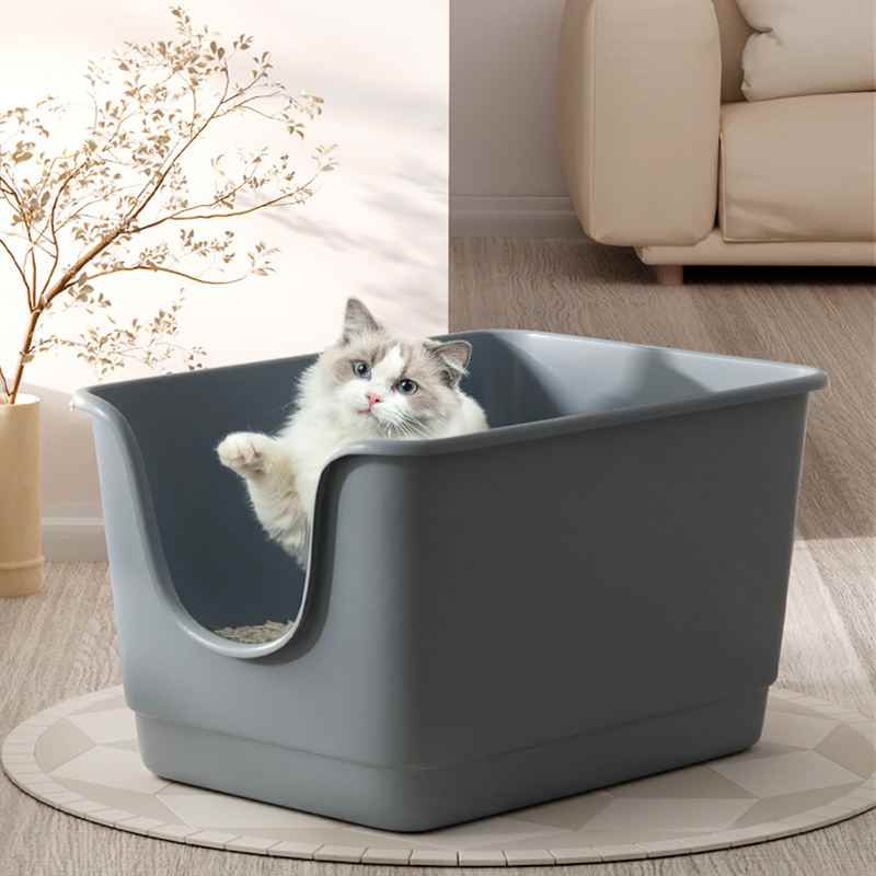 表地素材：プラスチック内部素材：プラスチックサイズ：47*60*31cm。大型猫ちゃんでも広々と使用できるサイズ。トイレ内での方向転換がしやすく、排泄の失敗も軽減することができます、大型猫や多頭飼いの方にピッタリ。入口高さを低く抑えて猫ちゃんの出入りしやすさに配慮した"猫ちゃん想い設計"。サイドオープンドアデザインのオープンキティトイレ、子猫や短足の猫も簡単に出入りできます。側面が高く、高い壁が猫砂やおしっこの飛び散りを防いでくれます、きれいなスペースと家庭環境を提供します。臭いものがすぐ発散できるため、いつも猫トイレの衛生を保てる。滑らかな内壁、シンプルな構造、フタはないタイプなので、とても掃除しやすい、お手入れも隅々まで出来て清潔に使えるお手入れ便利、洗浄後は必ず乾燥させて使用してください。本品は長方形に近い形状をしています。同じ空間では、矩形の体積が楕円形より少なくとも30%多いになるので、スペースを取らずに猫砂を32パーセント多く入れることができます。 愛しい子ねこに思いやり設計。インテリアに馴染むカラーで、猫と過ごすおしゃれ空間を演出。 シンプルなデザインで置き場所も選ばず愛猫も出入りしやすく使い勝手がとても良さそうです。周りが囲まれているので、落ち着いて排泄できます。 ニオわない、キレイ続く猫用のシステムトイレ 。普段は専用スコップを使ってウンチはそのまま、おしっこは固まったらすくって取り除けばおしまいです。ウンチをした場合は早く取り除いてください。 シンプルな構造で掃除がしやすい。滑らかな内壁、シンプルな構造、お手入れが簡単な子猫用トイレパンを備えた猫用トイレ。移動が簡単で、再利用可能です。 水でさっと洗えるので掃除が楽になり。いつでも清潔に使用できます。洗った後は、完全に乾かしてからご利用下さい。 暖房器具等のそばに置いたり、熱湯をかけたりしない。人やペットのやけど、火災、製品の変形等の恐れがある。 本製品は猫トイレ本体のみですので、事前にご了承ください。 ディスプレイとライトの効果によって、物品の実際の色は画像に表示されている色と少し異なる可能性があります。 手動測定のため、2~5 cmの測定偏差を許容してください。ご理解ありがとうございます！ 猫トイレ 猫用トイレシート 猫用トイレ本体 猫用トイレマット 猫用トイレ砂 猫用トイレ ドーム 猫用トイレ フルカバー 猫用トイレ カバー 猫用トイレ 猫用トイレ 猫用トイレ本体 掃除簡単 お出かけ用 猫トイレ ニャンとも清潔トイレ 脱臭 抗菌シート 猫用システムトイレシート システムトイレ用 猫 トイレ 小さめ 成猫用 猫用トイレ 小さめ 猫用トイレ システム 猫用トイレ カバー 猫 トイレ 自動清掃 猫 トイレ 自動 多頭 猫 トイレ 自動 小型 猫 トイレ 自動 小さい 猫 トイレ 自動洗浄 猫 トイレ 家具 猫 ゴミ箱 自動トイレ 猫 自動トイレ 多頭飼い 塵袋 猫 トイレ 大型 フード付き 猫 トイレ マット 飛び散り防止 猫 トイレ マット 消臭 猫 トイレ マット 防水 猫 トイレ マット 御洒落 猫 トイレ マット 使い捨て 猫 トイレ 蓋付き 大型 猫用トイレ シート 猫用トイレ 普通トイレ兼用 猫用トイレ 砂飛び散らない 組み立てしやすい ステンレス 猫用トイレ スコップ 猫用トイレ 掃除 猫用トイレ 縦型 コンパクト 大きい猫用トイレ猫 トイレ 大型猫用 屋根付き 猫 トイレ 大型猫用 フタ付き 猫 トイレ 大型 システム 猫 トイレ 大型 ドーム 猫 トイレ 大型 引き出し 猫 トイレ 大型 大きい 猫 トイレ 大型 蓋付き 大きい猫用トイレ 猫砂 自動トイレ用 猫用トイレ 完全密閉 猫用トイレ 可愛い 猫用トイレ本体 シンプルタイプ ライトベージュ 成猫用 上から猫トイレシステムタイプ 猫トイレ おしゃれ 猫用ケージ トイレ付き 脱臭 大容量 大きめの粒 システムトイレ用 猫用けーじトイレ付き 猫用トイレ 黒 猫トイレくずれる砂用 猫用トイレ 猫用けーじトイレ付き 大きめ 猫用トイレ 完全密閉 小柄な猫用 本体 上から猫トイレ 子猫 トイレ おしゃれ 清潔 掃除しやすい 足に砂残らない 無害無臭 飛び散らない 掃除簡単 持ち運び便利 収納可能 旅行 お出かけ 防災 避難 猫 トイレ 蓋付き 小型 猫 トイレ 蓋付き 折り畳み 猫 トイレ 持ち運び 猫トイレ スコップ 猫トイレ スコップ ケース付き 猫トイレ スコップ 大粒 猫トイレ砂 システムトイレ