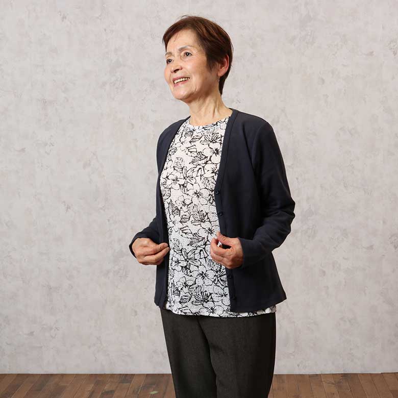 コットン起毛Vネック カーディガン （シニアファッション 70代 80代 60代 送料無料 レディース おばあちゃん服 お年寄り 高齢者 春夏 誕生日） yosoiki-10000139 小さいシニア服の店_キテコミニ サンプル画像3