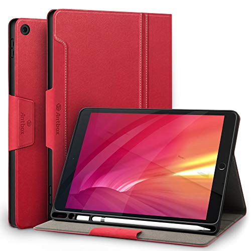 商品情報商品の説明This is a case for 10.2 inch tablets. iPad 7th Generation Case/iPad 8th Generation Case主な仕様 1、【対応機種】Apple New iPad 10.2 第9/8/7 世代用に設計されています（型番A2197/A2198/A2200 & A2270/A2428/A2429/A2430 & A2602/A2603/A2604/A2605）。br2、【全面保護】iPad本体を完全カバーし、ホコリや傷から守ります。改良されたバックシェルには強靭なTPU素材を使用しており、プラスチックシェルと異なり、何回脱着してもひび割れません。br3、【ペンホルダー内蔵】Appleペン/ペンキャップ/ライトニングアダプタスロットが内蔵されており、これを使えば、ペンをしっかりと保管し紛失を避けることができます。スロットの後ろには3つの開口部があり、ペンやスペアパーツを楽に取り外すことができます。br4、【人間工学に基づくスタンド角度】映画鑑賞に最適な動画鑑賞モード以外にも、仕事や作業時に特化したタイピングモードがあります。br5、【オートスリープ】オートスリープ機能付き、バッテリーの消耗を最小限に抑えることが可能です。カバーに配置されたマグネットによりスクリーンに吸着するため、カバンの中でも勝手に開くことがありません。マグネット式バックルも更なる保護を提供いたします。