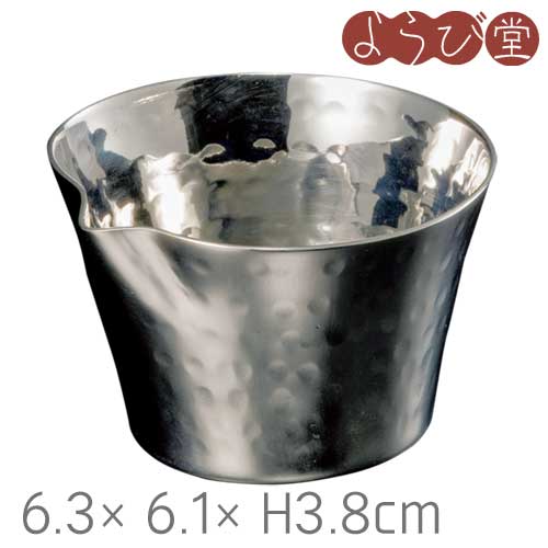 ●サイズ：約6.3×6.1×高さ3.8cm●容量：約70ml●材質：ステンレス●製造：インド製［検索キーワード］銀、シルバー、珍味入、猪口、用美、ヤマコー、23993、19-114-15ステンレス槌目 レンゲ 16x5.2xH2.7cm ステンレス槌目 珍味玉手箱 61x6xH5.5cm ステンレス 丸千代口 シルバー φ5.8xH3cm ステンレス 丸千代口 内金 φ5.8xH3cm ステンレス槌目 カップ S φ6.2xH3.8cm ステンレス槌目 カップMS φ8.5xH3.5cm ステンレス槌目 片口 S 6.3x6.1xH3.8cm ステンレス槌目 片口 M 8.7x8.4xH3.5cm ステンレス槌目 片口 L 9.5x9xH8.1cm ステンレス槌目 トレイ S φ9.5xH1.8cm ステンレス槌目 トレイ M φ12xH2.2cm ステンレス槌目 浅型丸ミニ鉢 φ10.2xH3.1cm ステンレス槌目 絞り丸ミニ鉢 φ9.6xH4.5cm ステンレス槌目 しずく小鉢 9.6x6xH2.8cm ステンレス槌目 楕円小鉢 10.2x7.1xH3.2cm ステンレス SWコンビカップ 小 φ6.2xH3.8cm ステンレス SWコンビカップ 中 φ8.5xH5.9cm ステンレス SWコンビ盛器 S φ9.5xH3.4cm ステンレス SWコンビ盛器 M φ12.2xH3.9cm