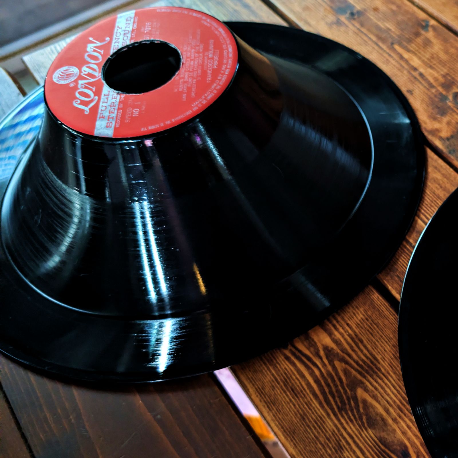 樂天商城 - ［シェード］レコード盤ランプシェード（レコードシェード・レコードディスク・LED電球のみ使用可能・おしゃれ・かっこいい・アメリカン・北欧・レトロ・アンティーク・ビンテージ・BAR・ガレージ・照明機器）イロドリ