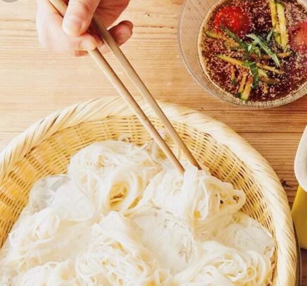 【送料無料】【30％OFF】最大【半額 50％OFF】【のし包装無料サービス】手延べ素麺【揖保乃糸・つゆ付き（12束） そうめん ギフト】【賞味期限500日】素麵 そうめん ギフト 乾麺 出産内祝い 結婚内祝い お返し 香典返し 粗供養 内祝い 快気内祝い