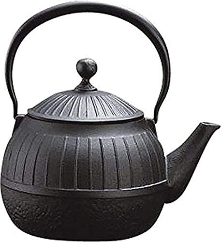 ・ブラック W190×D149×H200mm H-154・サイズ:14.7×19×19.5cm・本体重量:1800g・素材・材料:鋳鉄・原産国:日本・満水容量:1.15L南部鉄瓶で沸かしたお湯は水道水の塩素臭などが抑えられ、まろやかな味わいが感じられると言われている 日本茶はもちろん、コーヒー・紅茶・中国茶も楽しめる