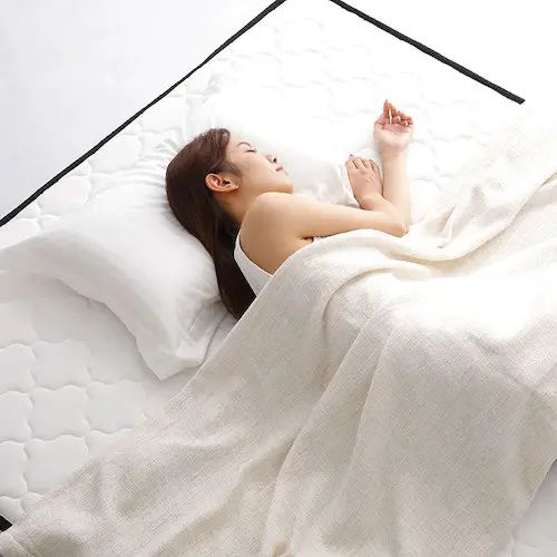 乐天商城 - セミダブルベッド マットレス ホワイト 幅120cm 長さ195cm キルト素材 ニット生地 真空圧縮パック ロール梱包 選べるサイズ 高密度ウレタン 平行配列