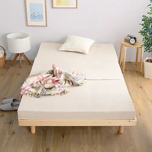 お客様の注目キーワードはこちら！[マットレス ウレタン] セミダブル 幅120cm 両面仕様 高反発 ロール梱包 三つ折りウレタンチップをぎゅっと圧縮して成型するモールド成型で作られた高反発折りたたみマットレス。熟練の職人による手作業で生産...