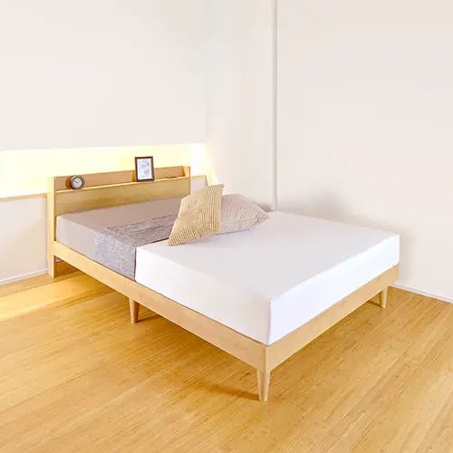 乐天商城 - シングルベッド すのこベッド 棚付き コンセント付き シンプル 頑丈 ナチュラル 高品質 ホテル品質 シンプル スタイリッシュ ホテル品質 グローバル品質 高品質 ハイクオリティ 通気性 機能性 脚付き 円錐状 オールシーズン