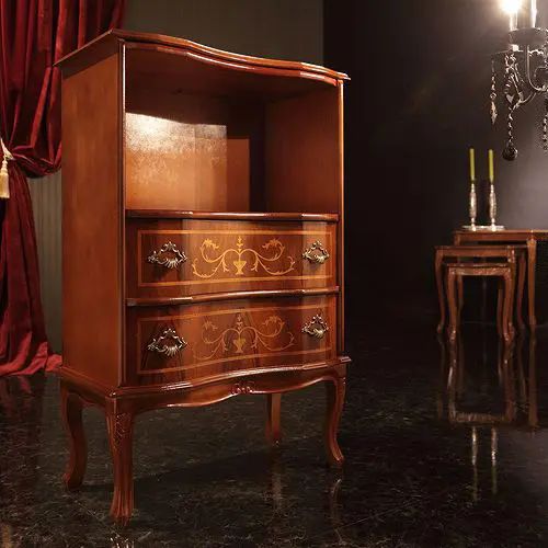 Cabinet - [リビング チェスト] 脚付き 木脚タイプ 引き出し付き 天然木 ウォルナット柄 高級感 イタリアン アンティーク 木目調 伝統 イタリア様式 猫足 象嵌家具 曲線 彫刻 ブナ材 ラッカー塗装 クラシック家具