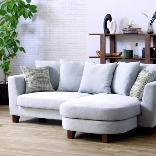女性的な柔らかフォルムが上品さを醸し出す L字型カウチソファ ライトグレー