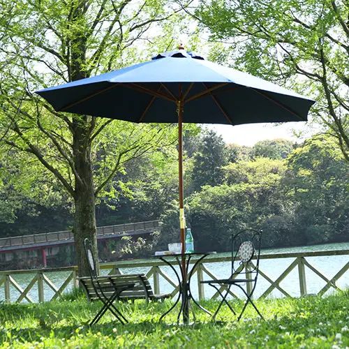 乐天商城 - [アウトドア家具] 木製 パラソル ネイビー 大きめサイズ カフェスタイル レジャー クランク式 幅270cm 天然木 シンプル 高級感