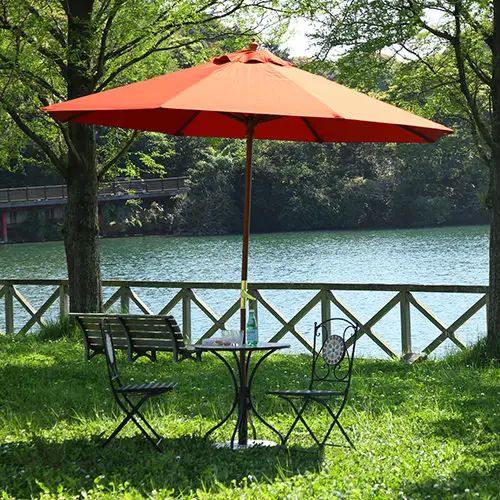 [アウトドア家具] 木製 パラソル エンジ 大きめサイズ カフェスタイル レジャー クランク式 幅270cm 天..