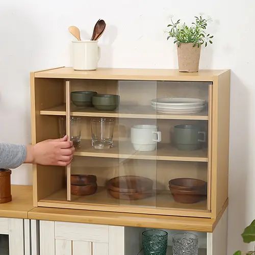 乐天商城 - [リビング キャビネット] ミニ食器棚 ナチュラル 引き戸タイプ 幅60cm 扉付き収納 ガラス扉付き 可動棚付き コレクション シンプル ナチュラルテイスト コンパクト