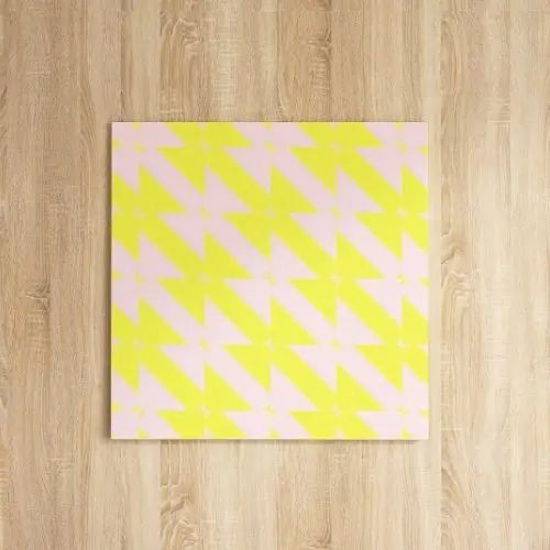 ピンク色とイエローがおしゃれな 幾何学模様のアートパネル