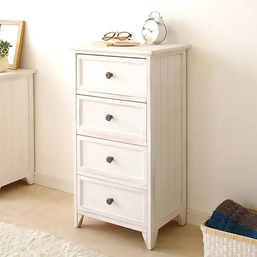 [リビング チェスト] 薄型チェスト 4段 シャビーホワイト スリムタイプ 省スペース 幅41cm 木脚タイプ 引き出し付き 天然木 コンパクト カントリー調