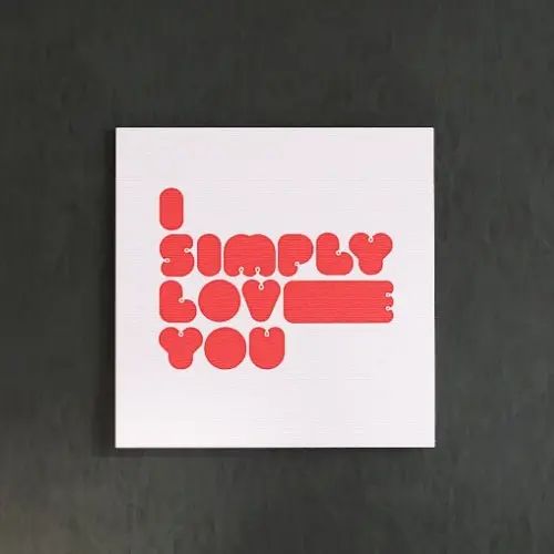 お客様の注目キーワードはこちら！[30×30]キュートカラーが際立つ タイポグラフ・現代アートのインテリアパネル「雰囲気のあるキュートなアイテムを手軽に取り入れたい」「壁へのダメージを抑えて飾りたい」とお考えの方におすすめしたいアイテムです...